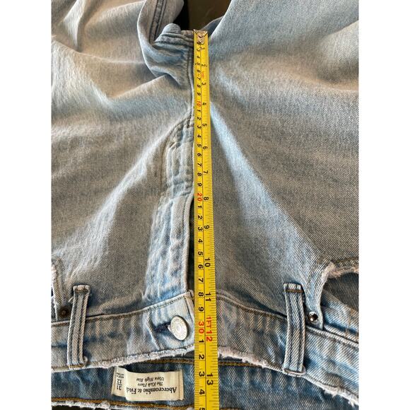 Abercrombie & Fitch The Kick Flare Ultra High Rise light wash distressed 31/12 - Picture 4 of 7